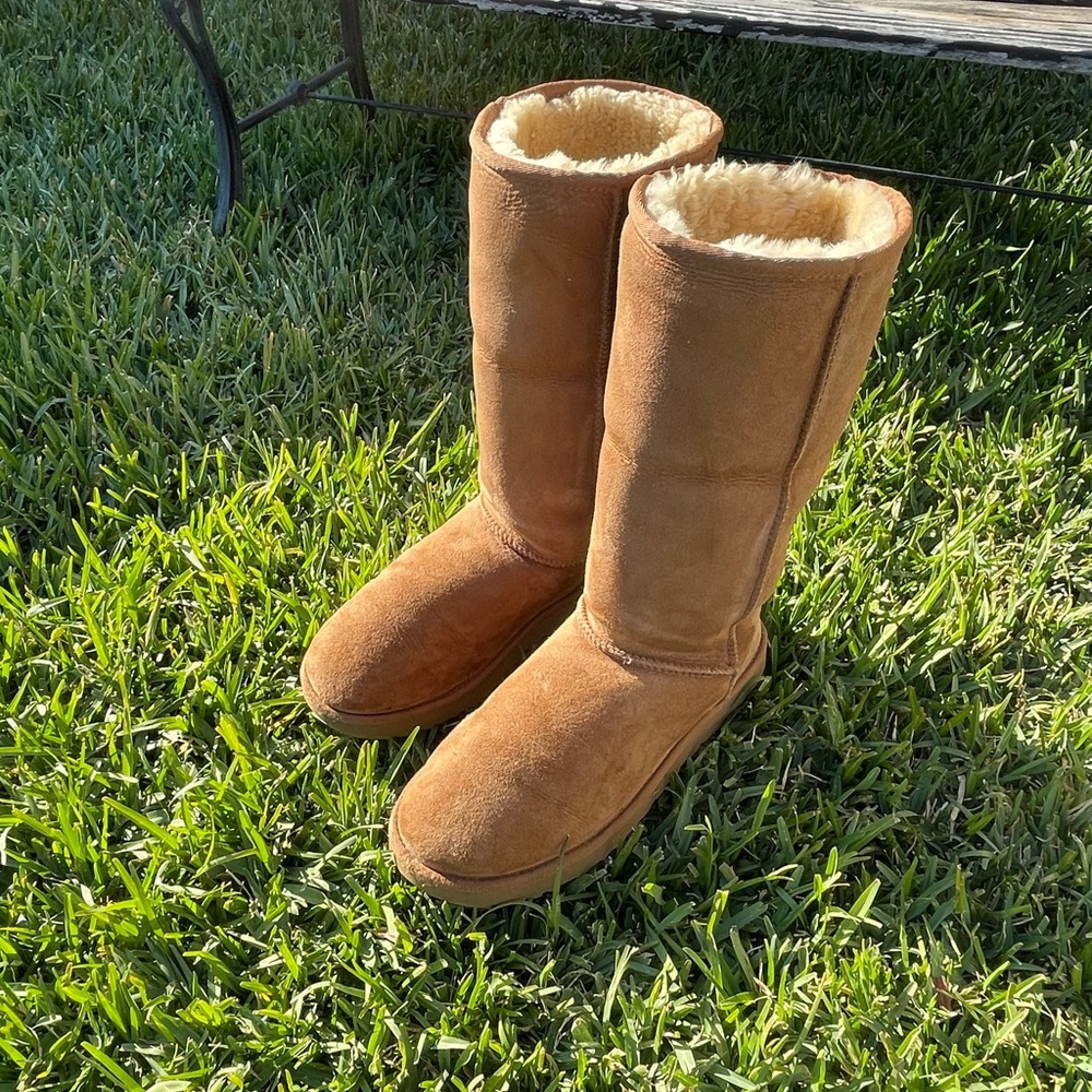 UGG🍁🍂classic Tall II chestnut Sz 10